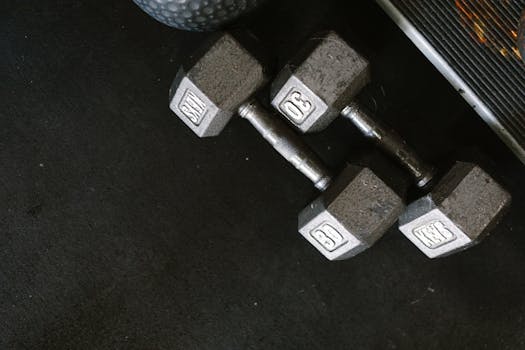 strength training volume explained - Special considerations: beginners, intermediates, and advanced lifters