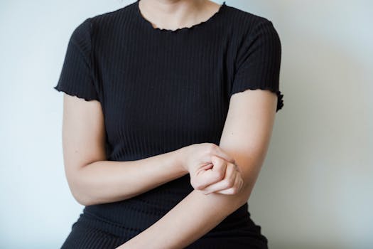 eczema hives contact dermatitis triggers immune signals - Hives (urticaria): fast immune release and swelling