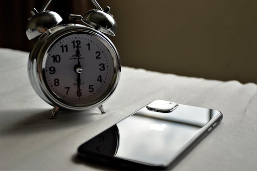 blue light at night vs day melatonin timing - Blue light and melatonin timing: the myth versus the reality