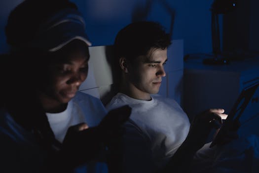 blue light at night vs day melatonin timing - What to watch for: signs you’re delaying your melatonin too much